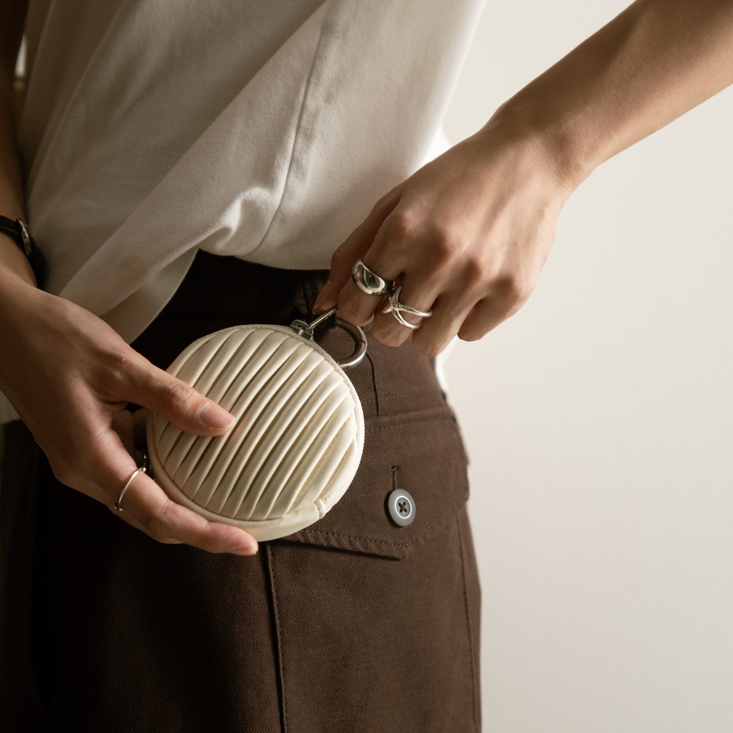 Bloom Pouch in Coffee Seed