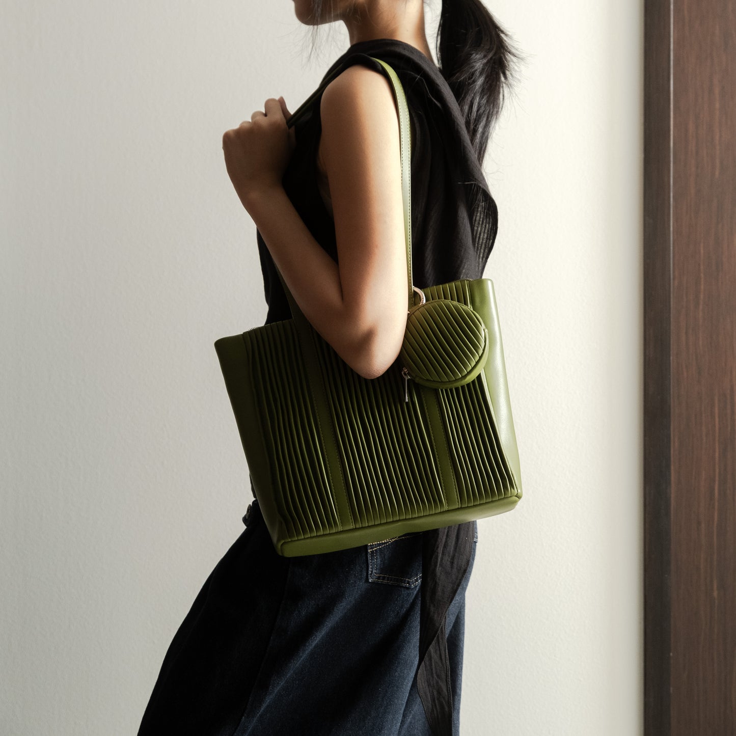 Bloom Pouch in Coffee Leaf