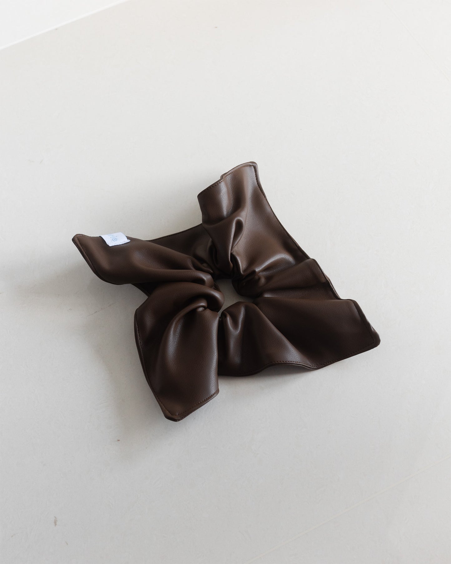 BLOOM SCRUNCHIE in Coffee Bean