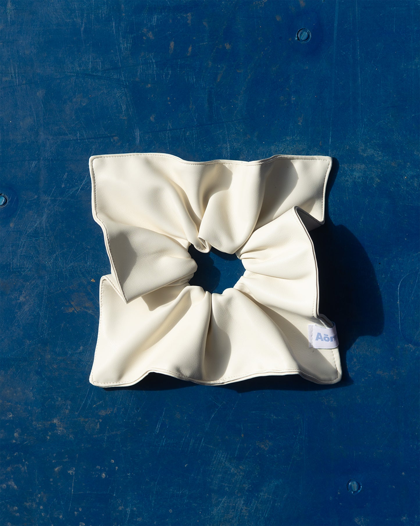 BLOOM SCRUNCHIE in Coffee Seed